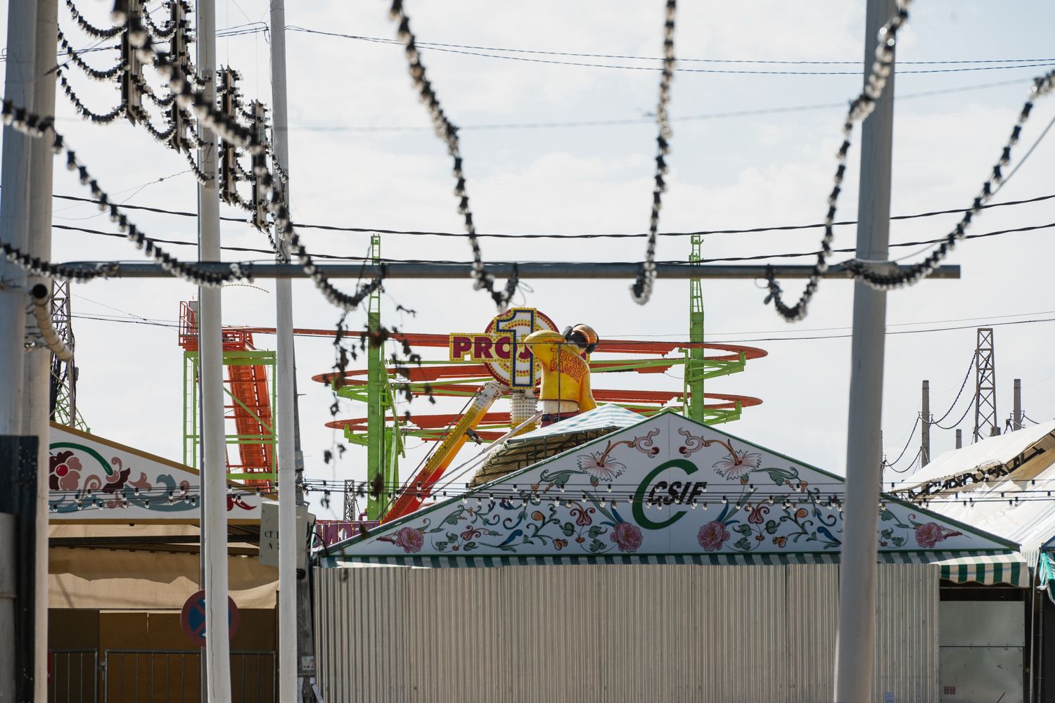 Montaje de la Feria de Sevilla. Montaje de la Feria de Sevilla.