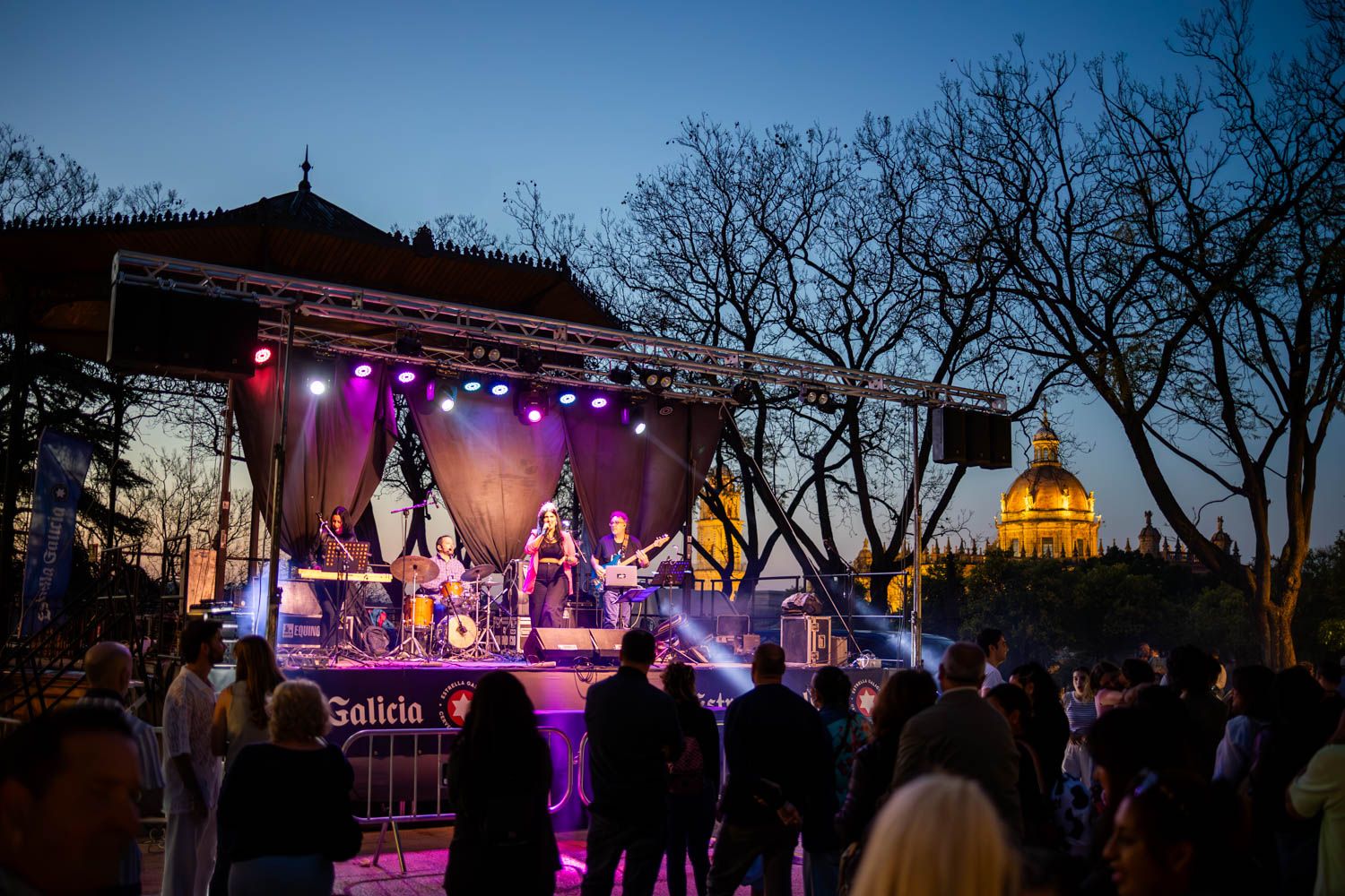 Un concierto gratuito en la Alameda Vieja durante la pasada motorada en Jerez.