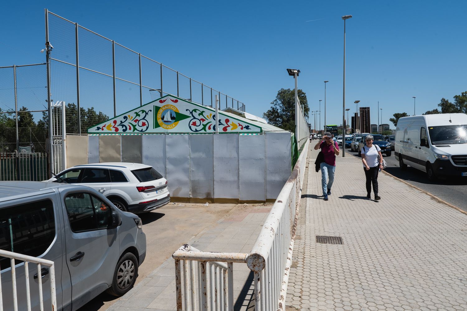 La 'casi caseta' del Club Náutico, junto a la bajada del Puente de las Delicias.