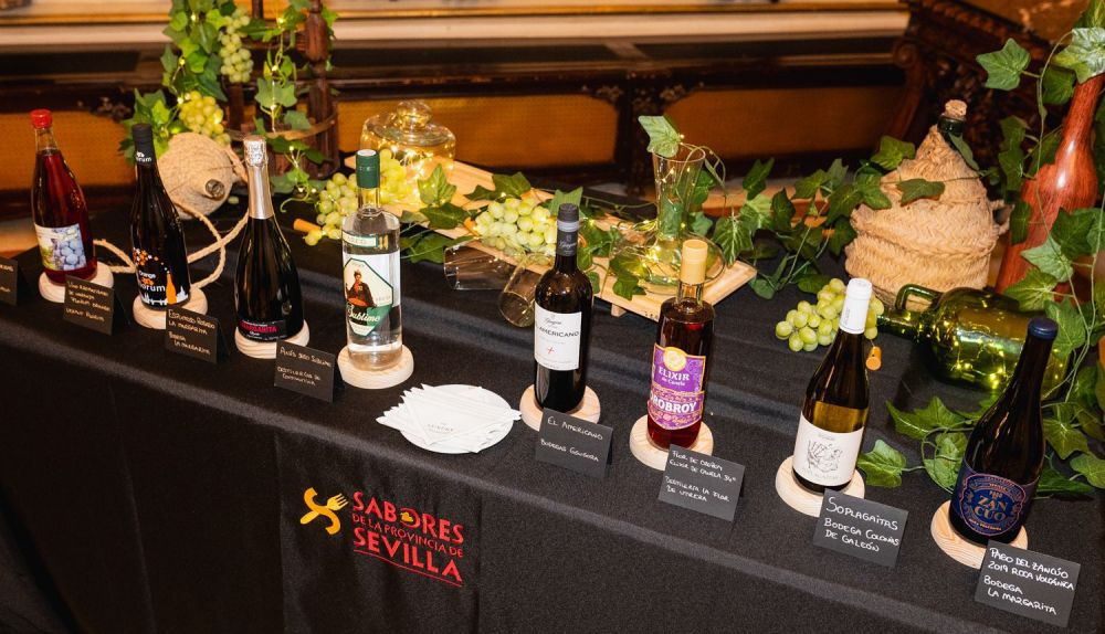 Algunas de las botellas de los Premios a los Mejores Vinos y Licores de la Provincia de Sevilla 2025.