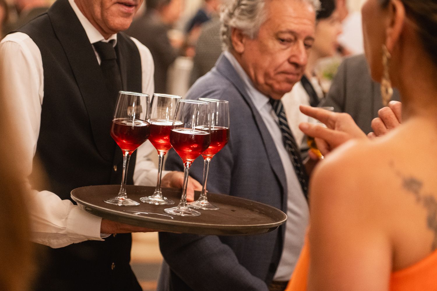 Degustación en el acto inaugural de la edición 2024 de la Feria de Vinos y Licores. 