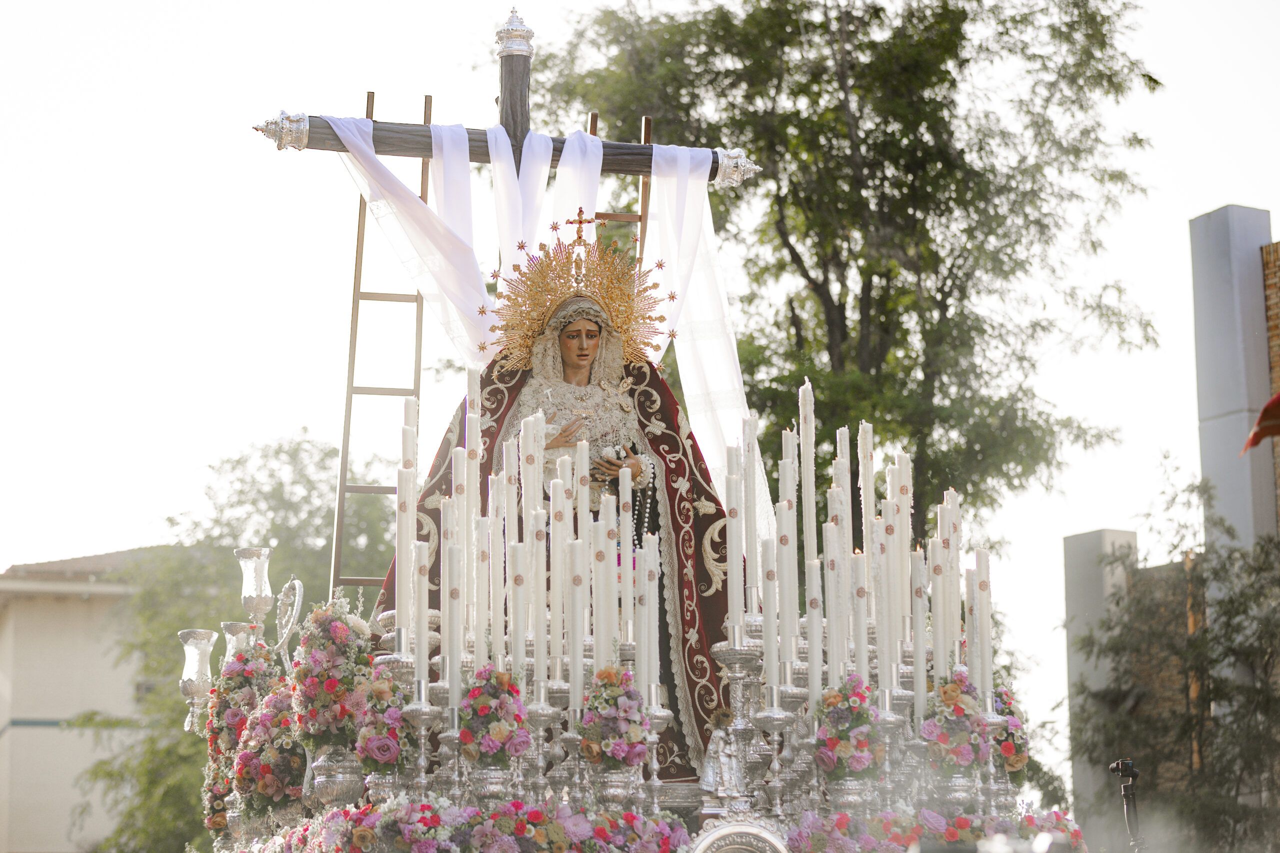 La Virgen de los Desamparados de Alcosa en su salida procesional del mes de mayo. 
