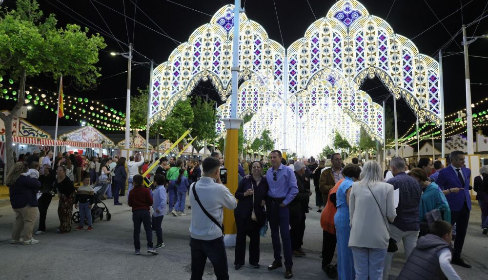 250501 alumbrado Feria de Rota