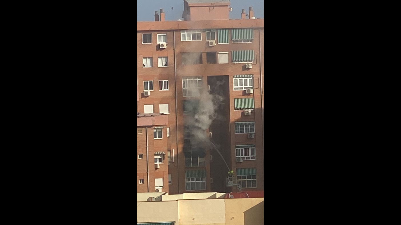 Imagen del incendio en Málaga, de las redes sociales de @ertottimlg. Imagen del incendio en Málaga, de las redes sociales de @ertottimlg.