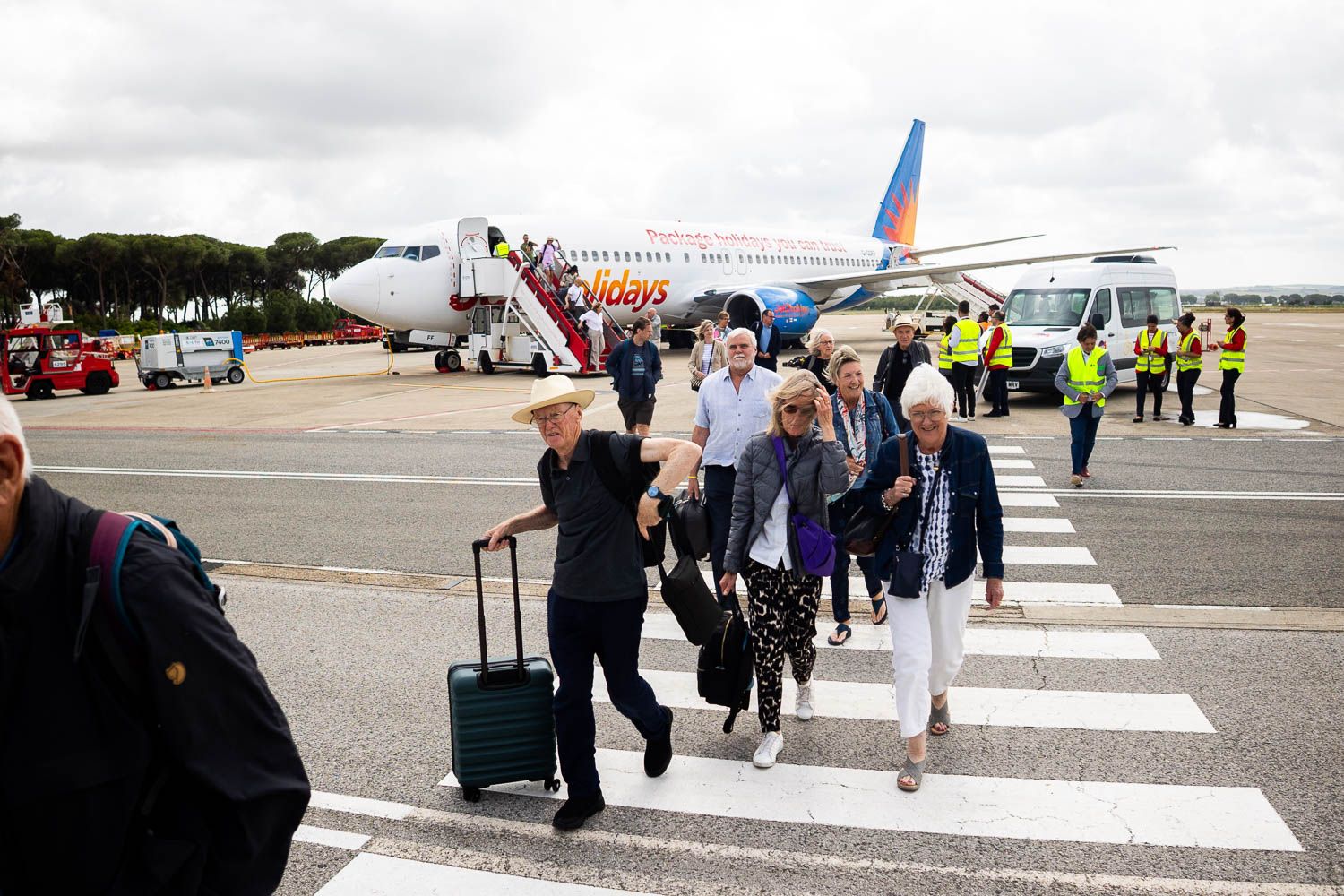 Pasajeros entrando en la terminal del Aeropuerto de Jerez.
