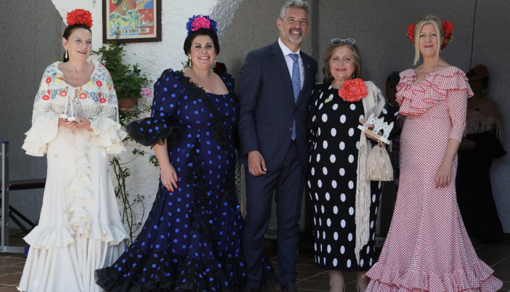 Vecinas participantes en casetas y peñas de la Feria.