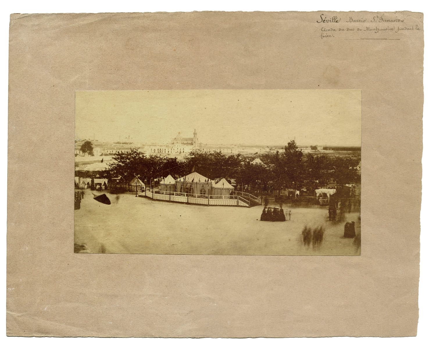 La primera foto de la Feria de Sevilla, de 1859.
