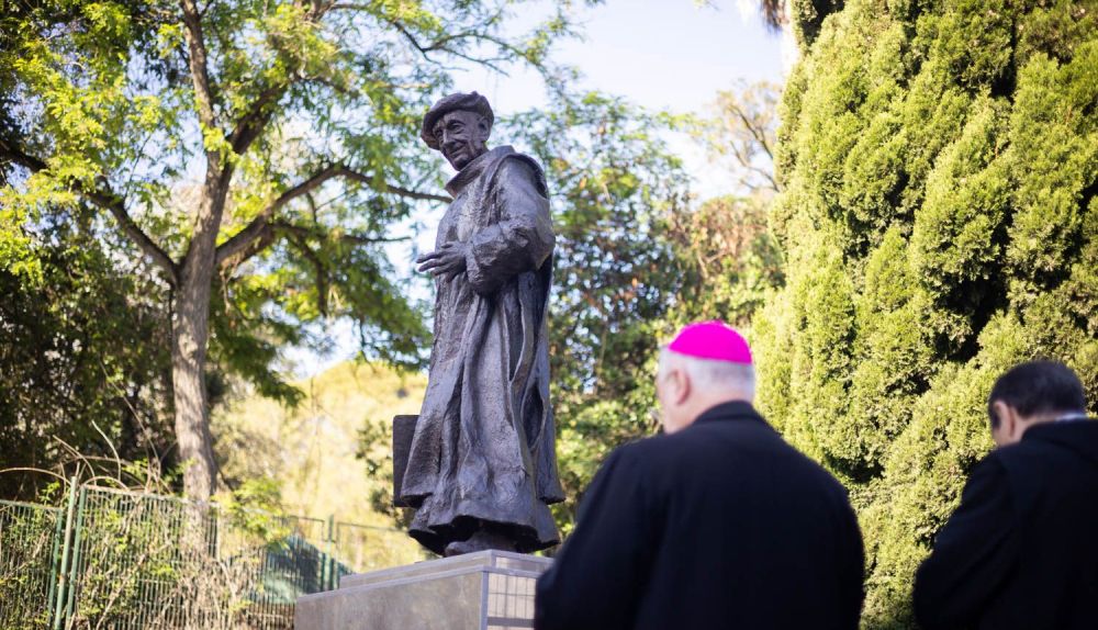 Así ha sido la inauguración del monumento al hermano Adrián en Jerez.
