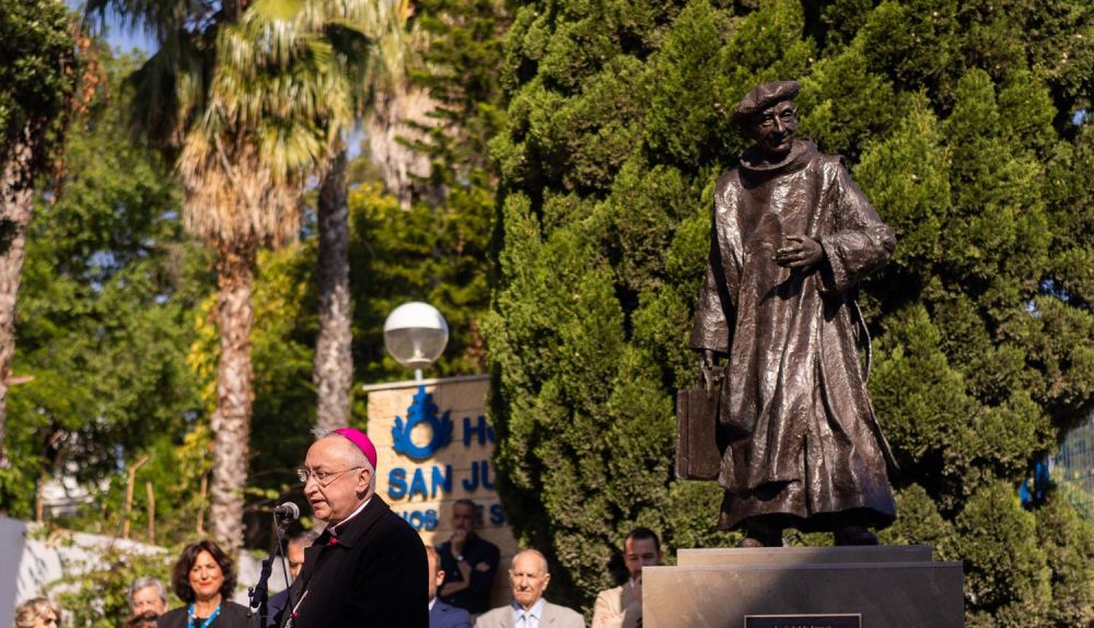 La escultura es obra de Nuria.