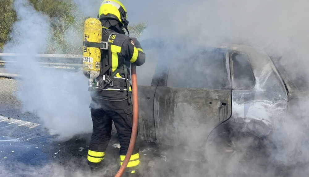 Intervención de los bomberos en la A4.