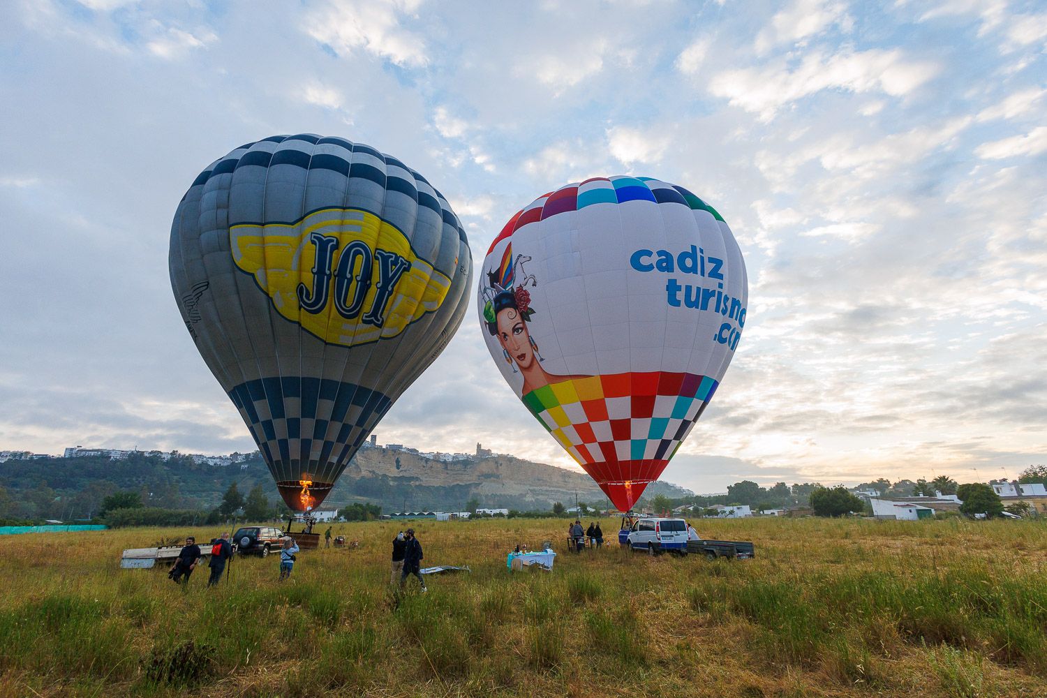 Los dos impresionantes globos, de más de 30 metros.