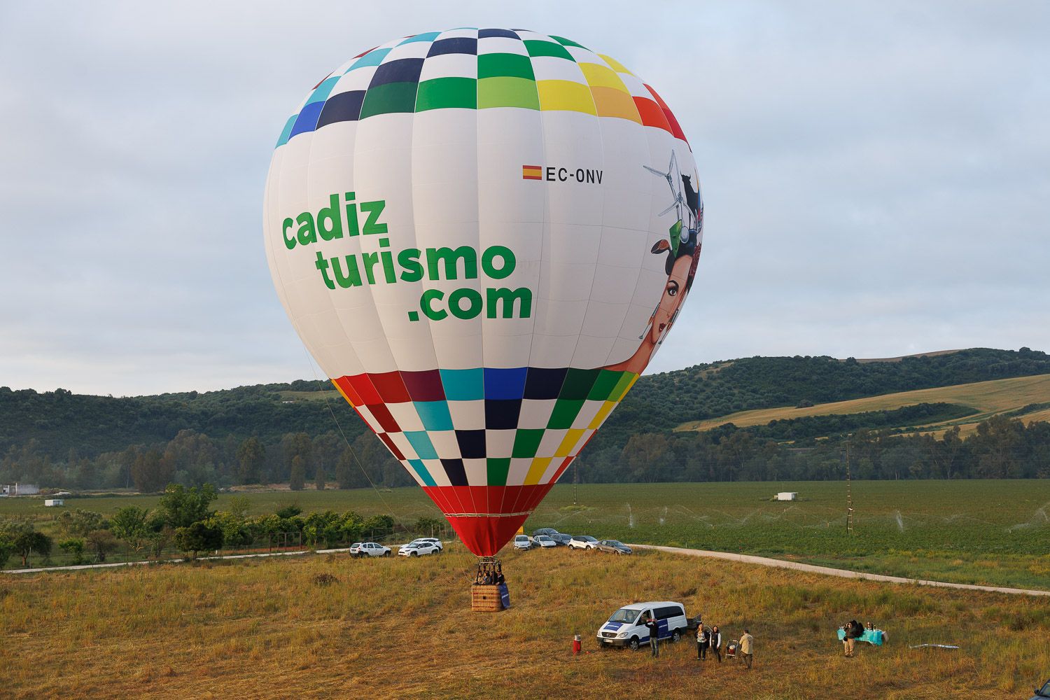 Un momento del inicio del vuelo en globo por Arcos.