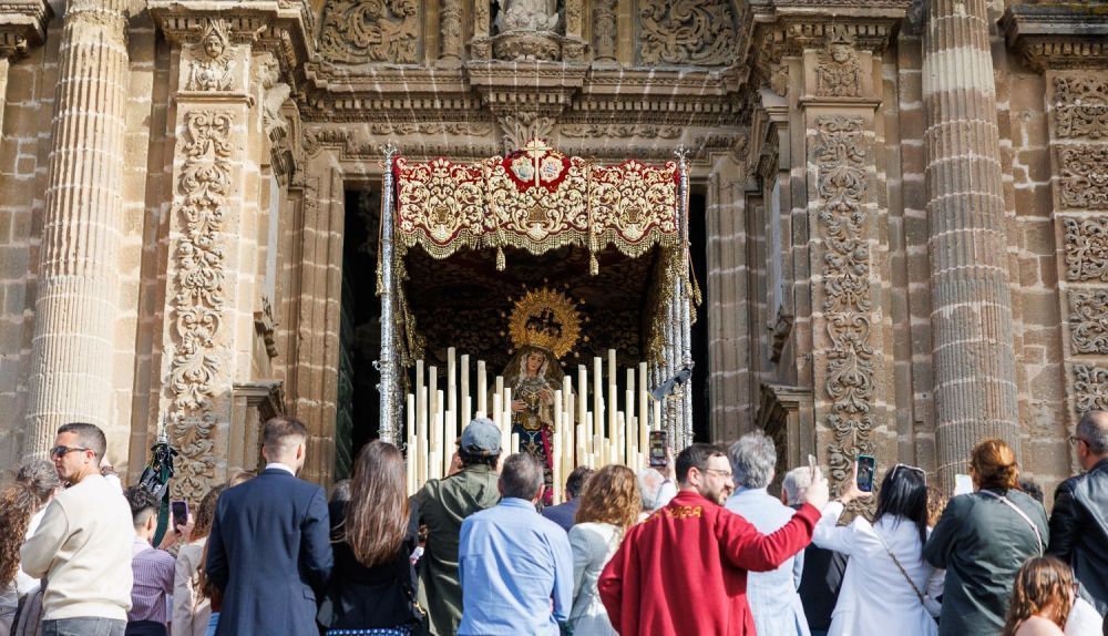 Socorro saliendo de la Catedral.    JUAN CARLOS TORO