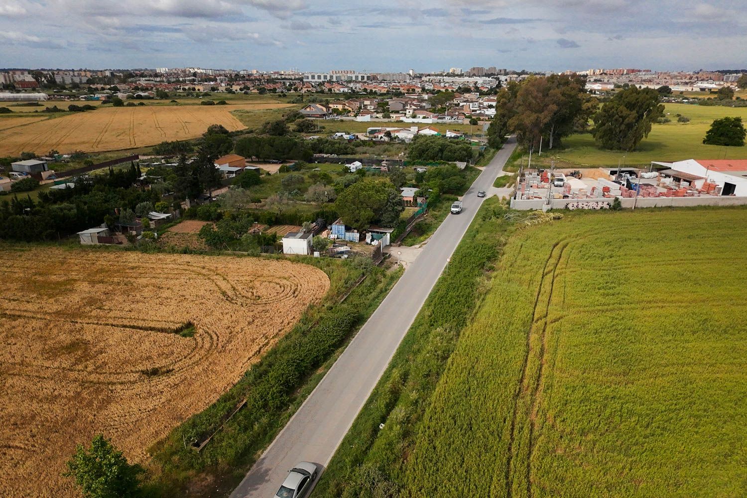 La carretera de San José Obrero a Guadalcacín, con parte de los terrenos cedidos y que se expropiarán al norte de Jerez.