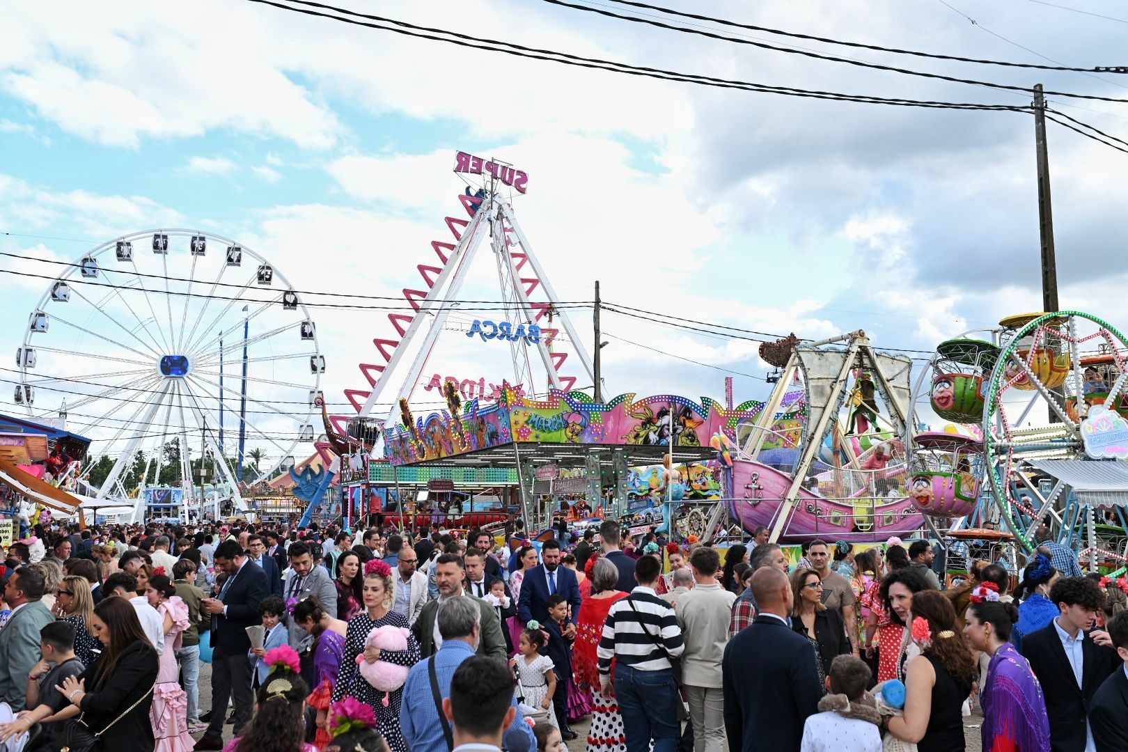 Ambiente este jueves en la Feria de Sevilla 2025.   MAURI BUHIGAS