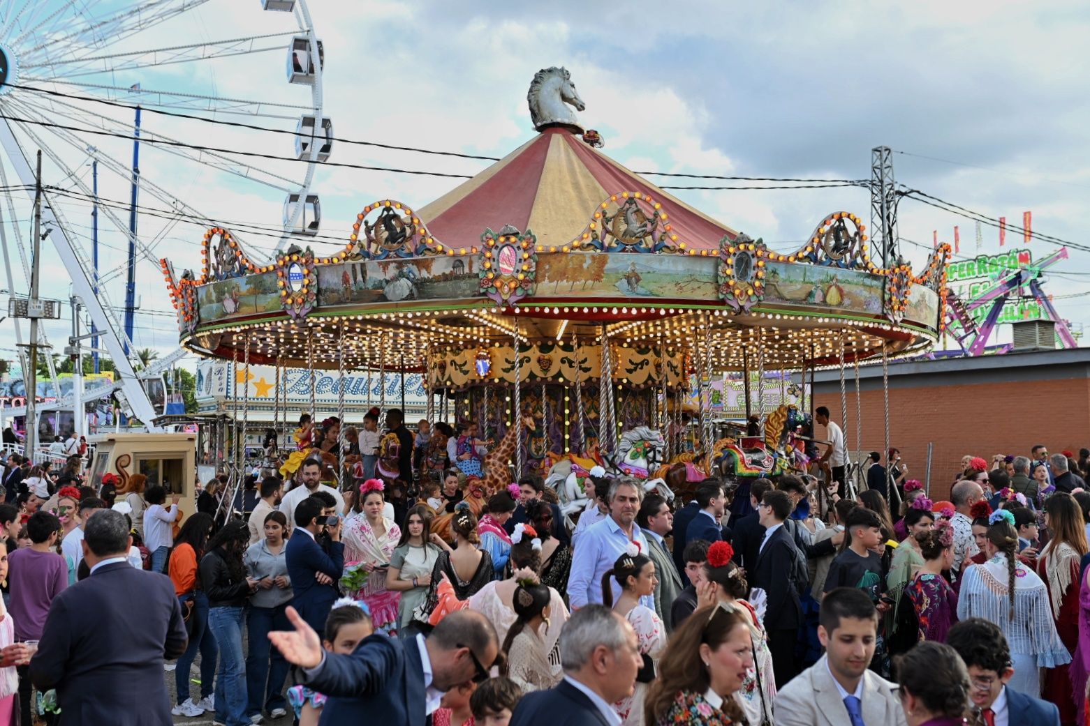 Ambiente este jueves en la Feria de Sevilla 2025.   MAURI BUHIGAS