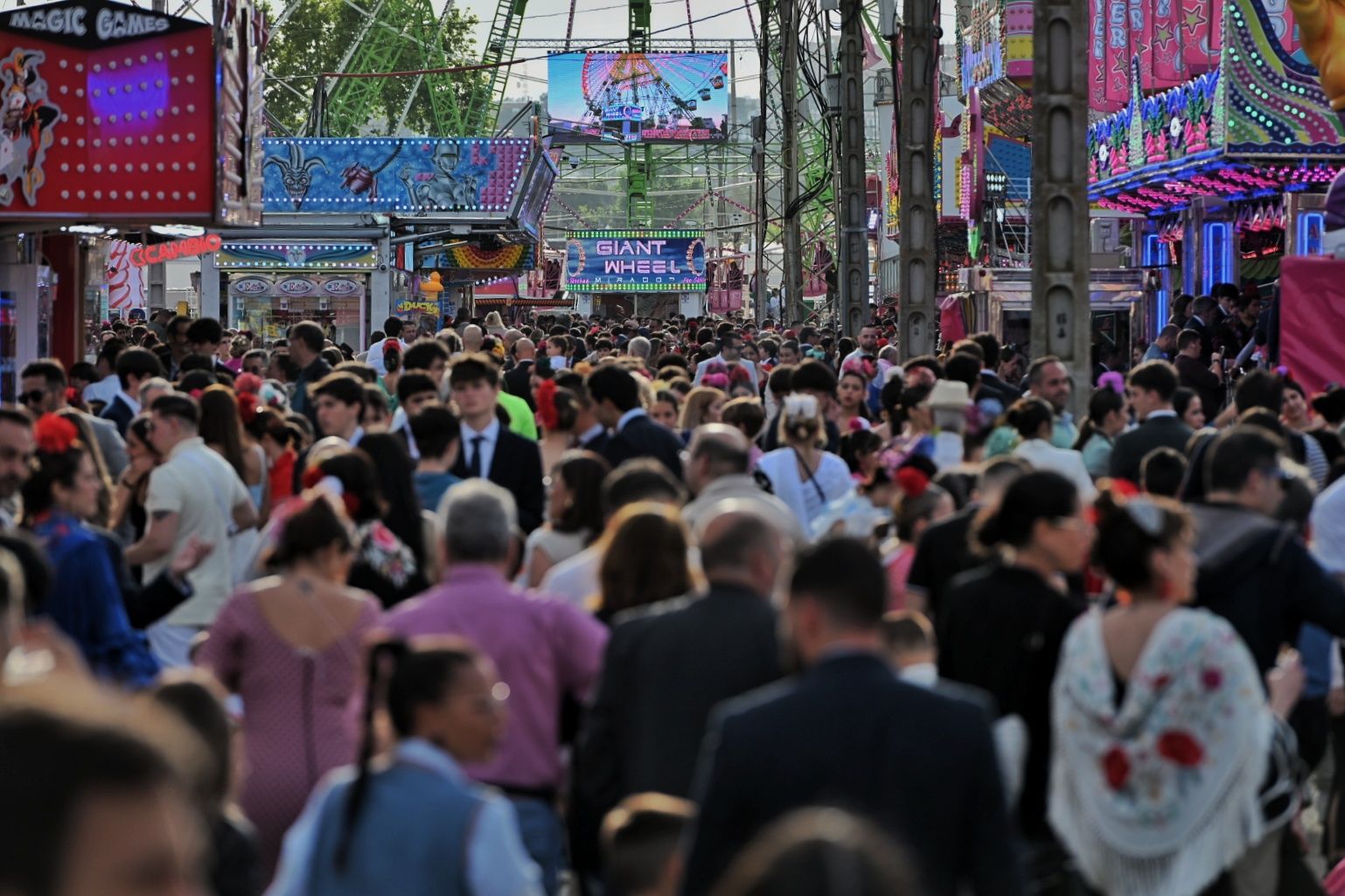 Ambiente este jueves en la Feria de Sevilla 2025.   MAURI BUHIGAS