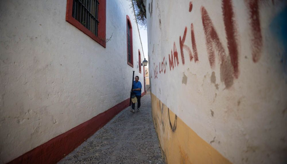CALLE ESTRECHA CALLE COLORES 1