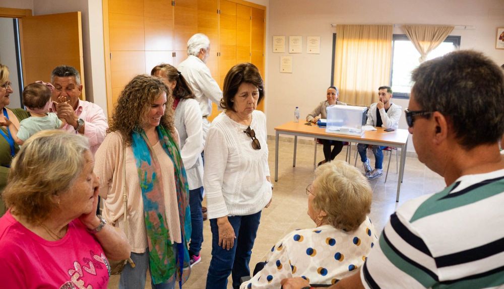 Elecciones en las barriadas rurales de Jerez. Una imagen en el colegio electoral de Los Albarizones.