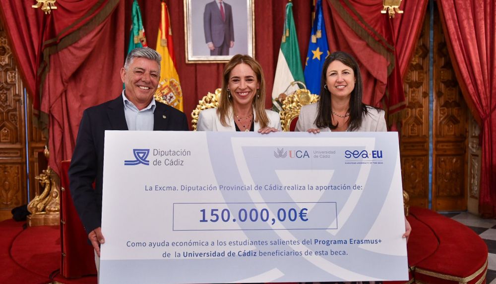Cheque simbólico entregado.