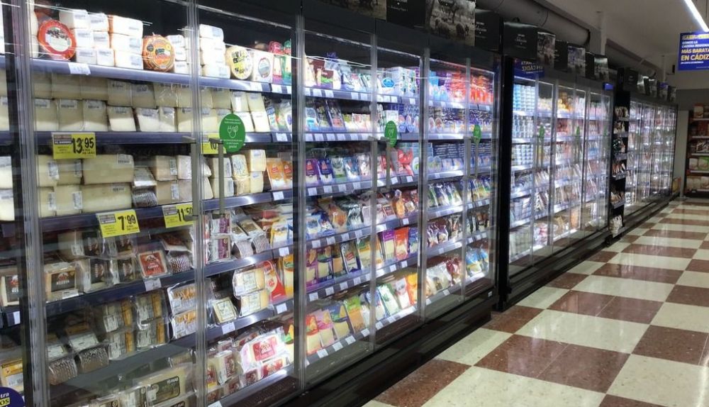 El interior del nuevo Cash Fresh de Cádiz.