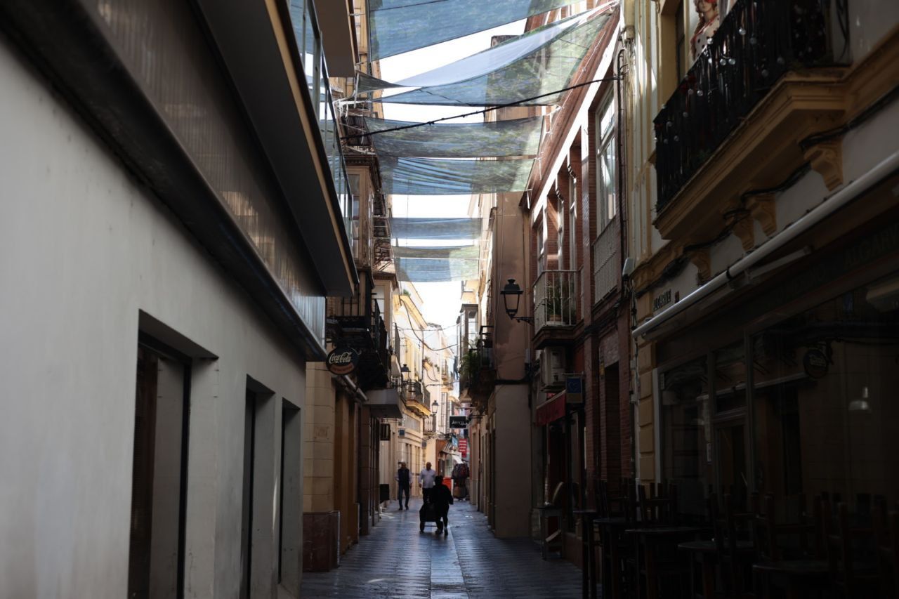 Una imagen de los toldos en el centro de Jerez. Una imagen de los toldos en el centro de Jerez.