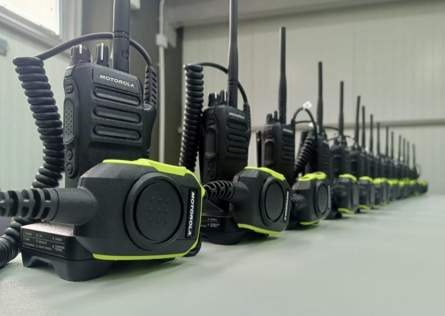 Cádiz moderniza las comunicaciones de sus bomberos con 200 nuevos terminales digitales, según ha anunciado el presidente del CBPC, José Ortiz. Cádiz moderniza las comunicaciones de sus bomberos con 200 nuevos terminales digitales, según ha anunciado el presidente del CBPC, José Ortiz.