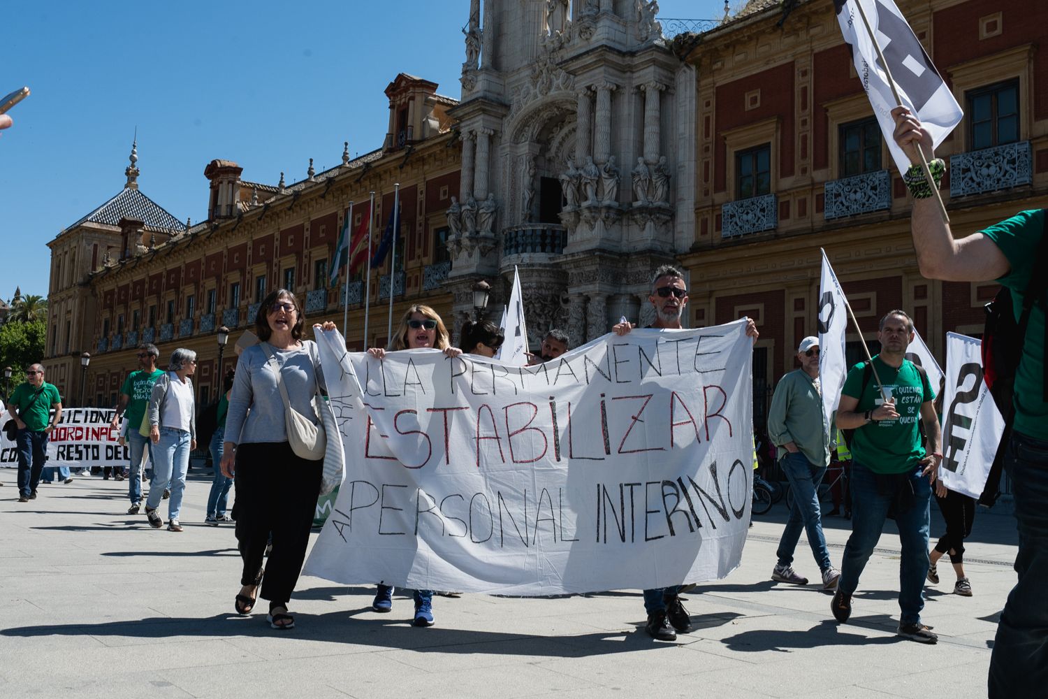 Protesta en Sevilla de docentes interinos.
