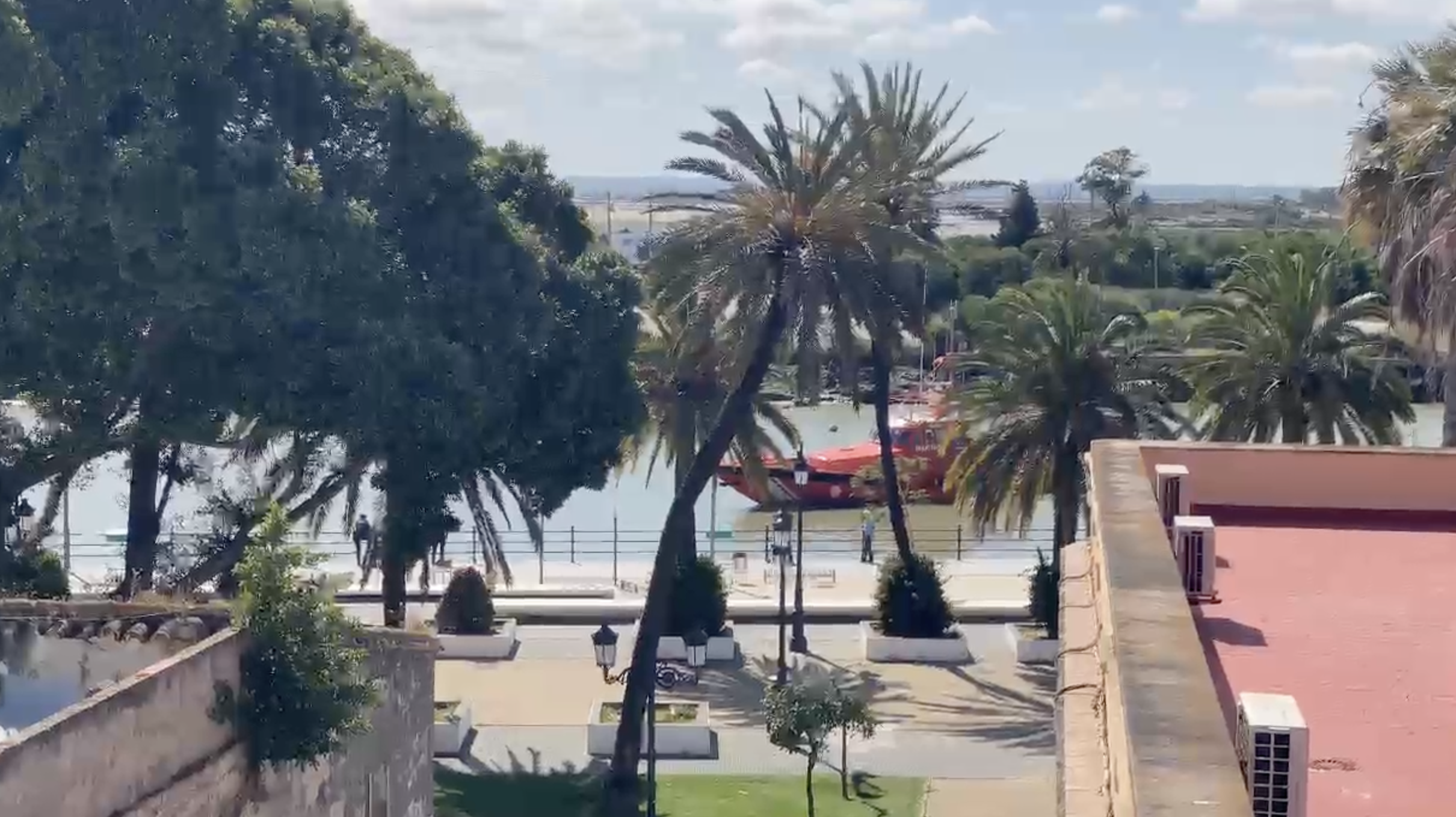 Embarcación de Salvamento Marítimo en el Parque Calderón de El Puerto.  CEDIDA