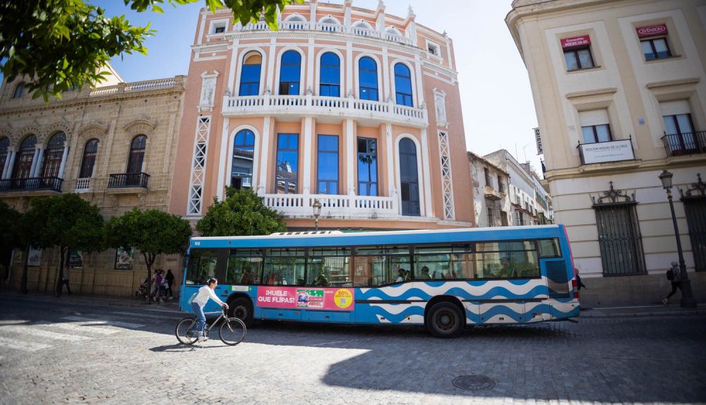 Autobuses en Jerez, este viernes.
