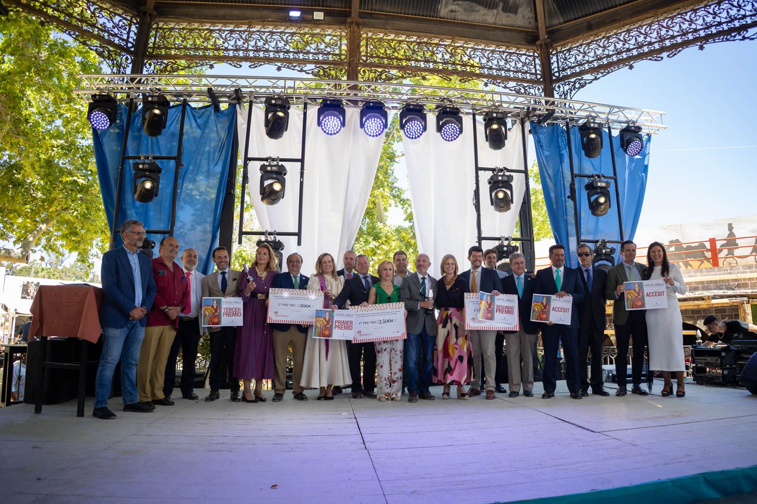 Todos los premiados sobre el escenario
