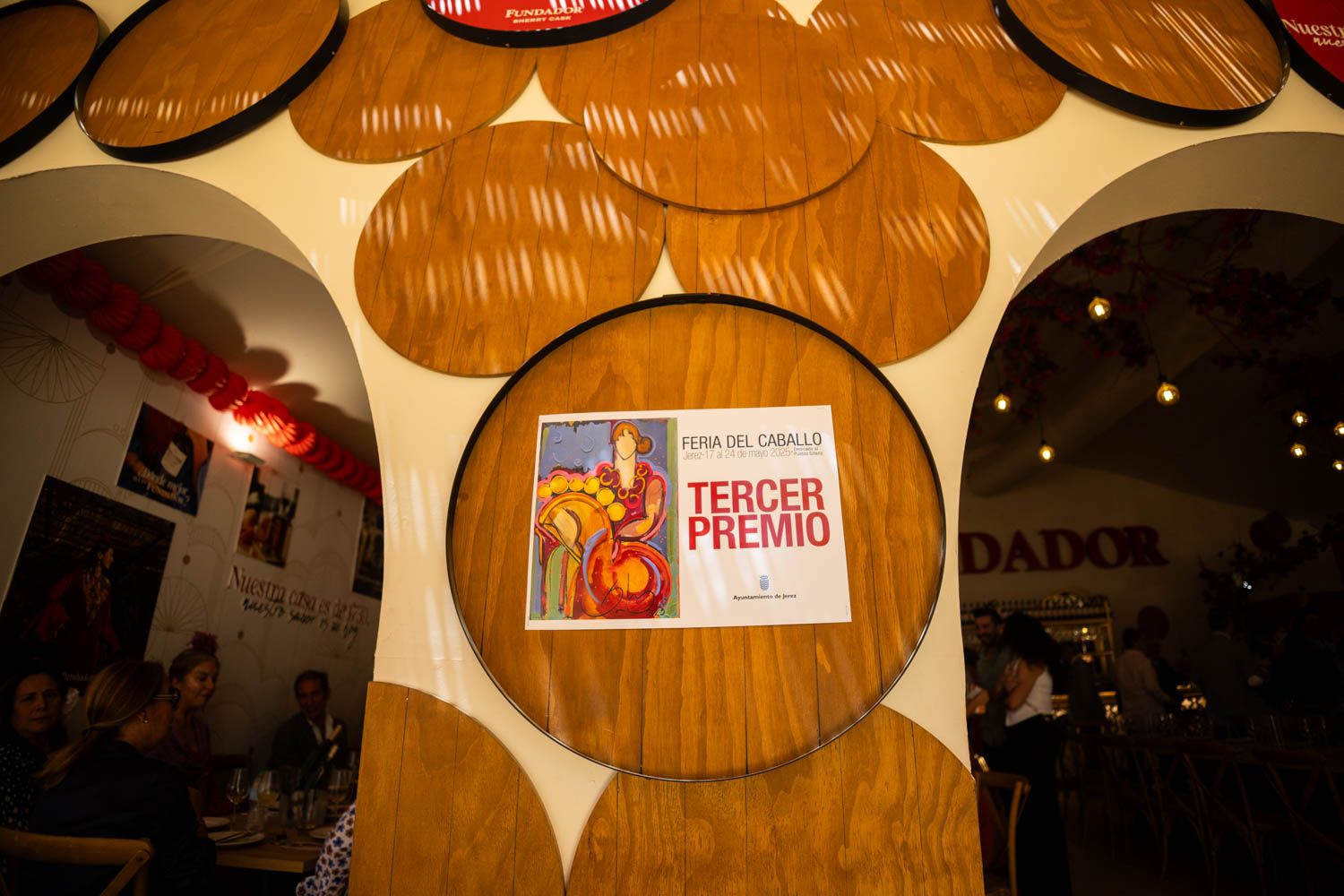 El premio ya luce en la caseta.