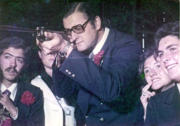 Pepe Antonio González de la Peña, disfrutando con amigos en las atracciones de la Feria de jerez
