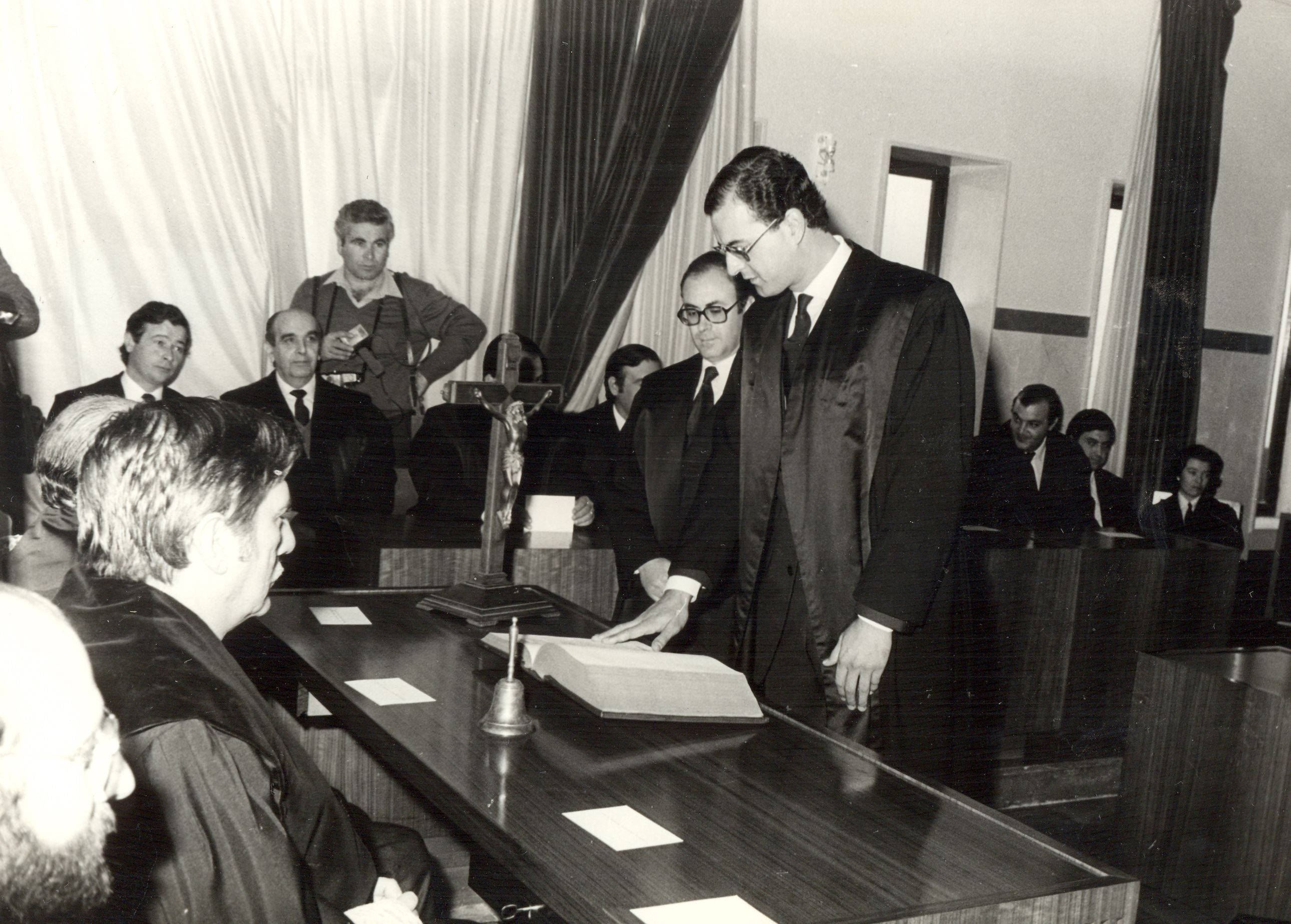 Pepe Antonio González de la Peña, jurando como letrado en el Colegio de Abogados.
