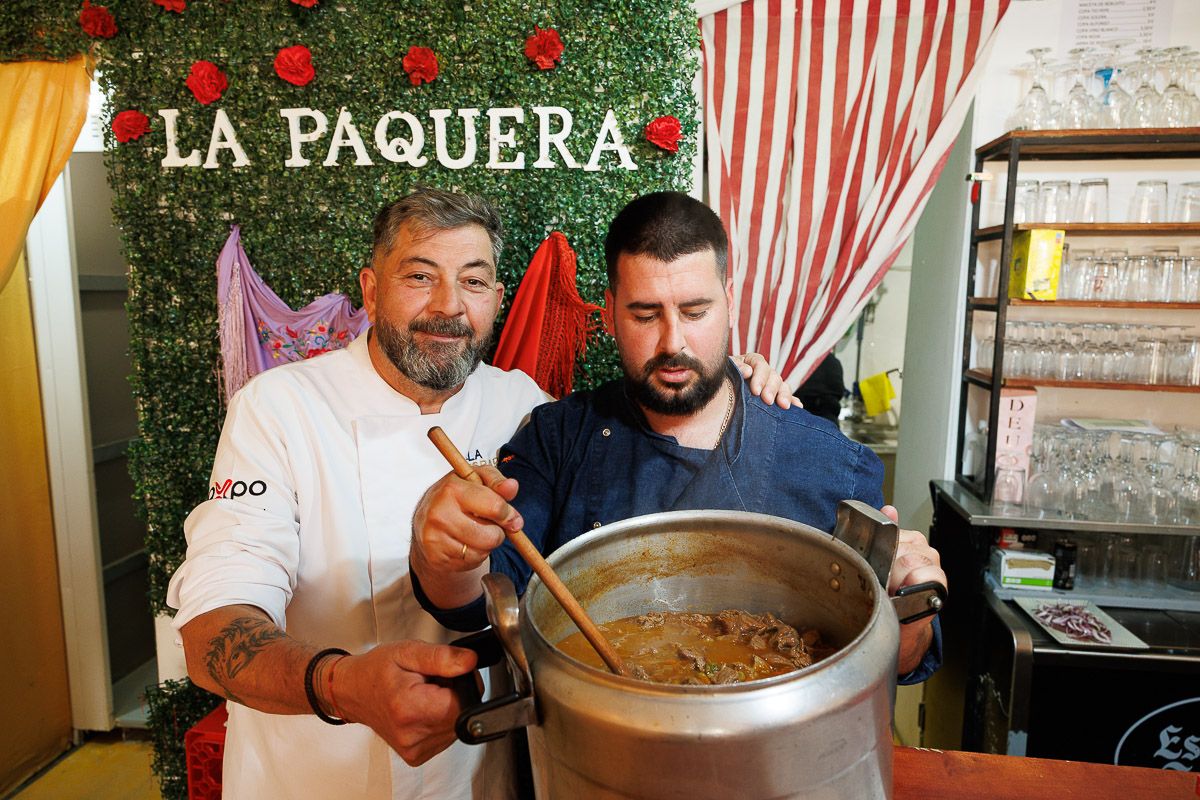 Una olla en la caseta La Paquera, una de las exclusivas de la Feria de Jerez.
