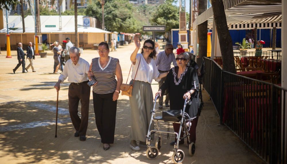 PERSONAS MAYORES EN LA FERIA DE JEREZ 2025 MARTES 09
