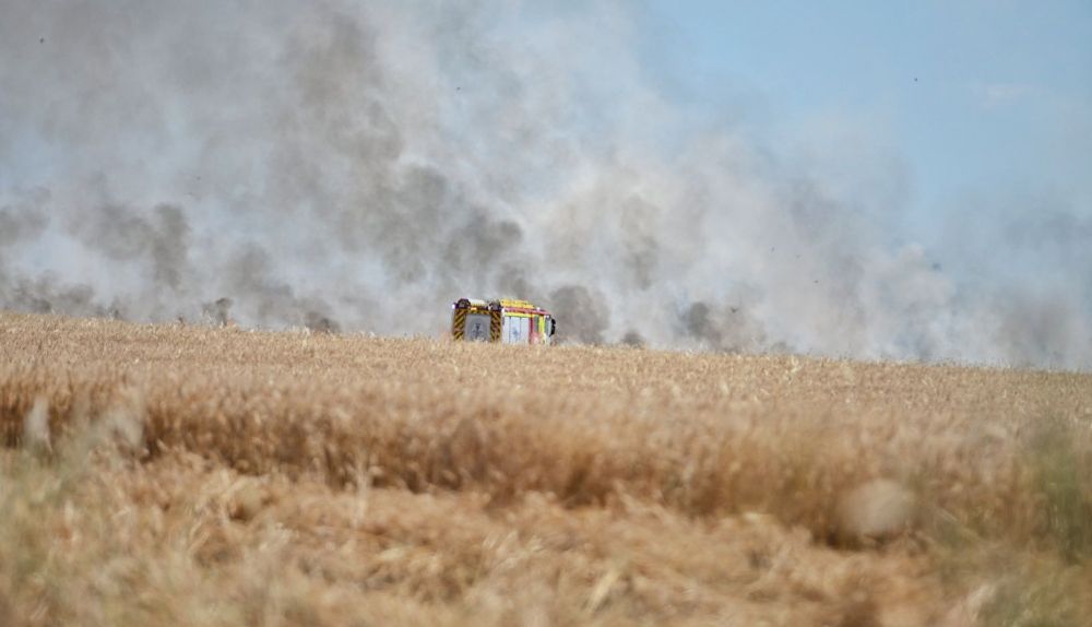 Camiones de bomberos ya han acudido a sofocar el incendio.