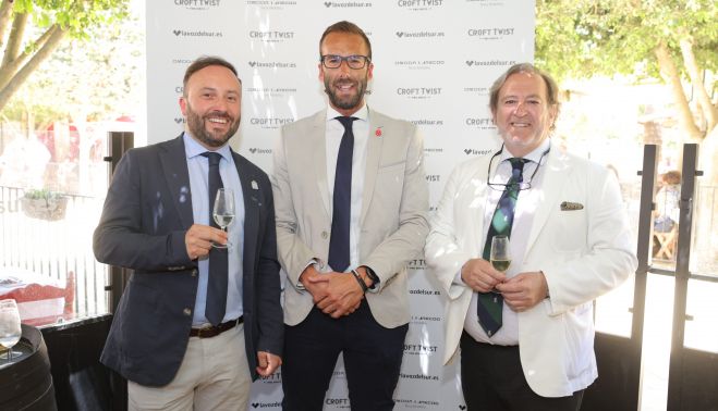Paco Sánchez Múgica, Álvaro Ojeda (director de Cofrademanía y hermano de Los Judíos), y Carlos Vega.