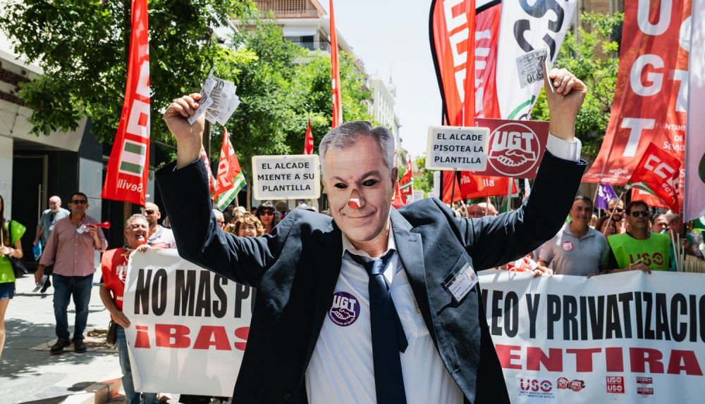 PROTESTA PLANTILLA MUNICIPALAYUNTAMIENTO SEVILLA DEFENSA SERVICIOS PUBLICOS 21