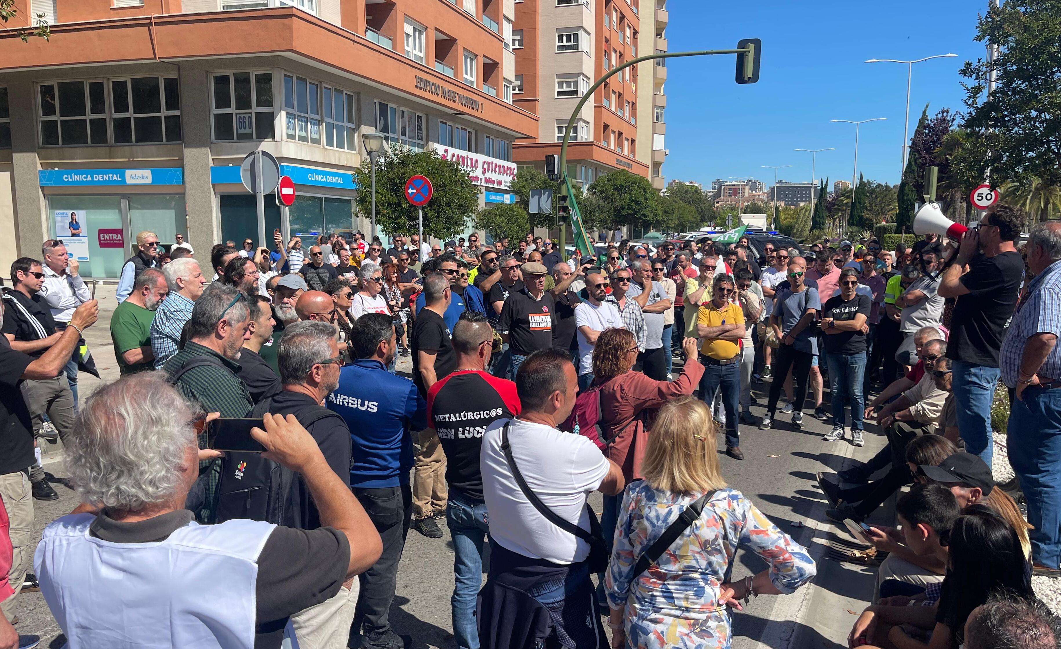 La concentración en apoyo a los trabajadores demandados.