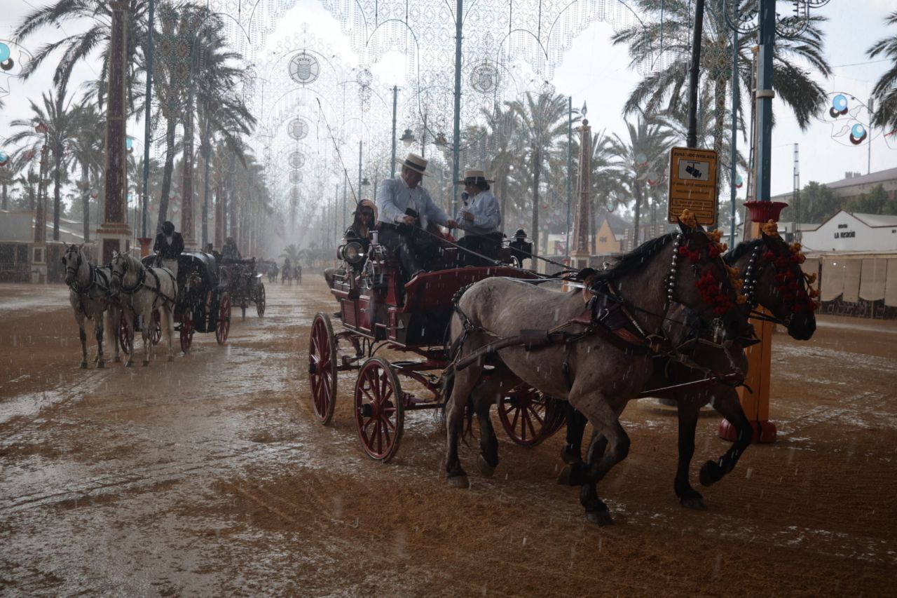 La tremenda tromba de agua que cayó el viernes en la Feria del Caballo de Jerez.
