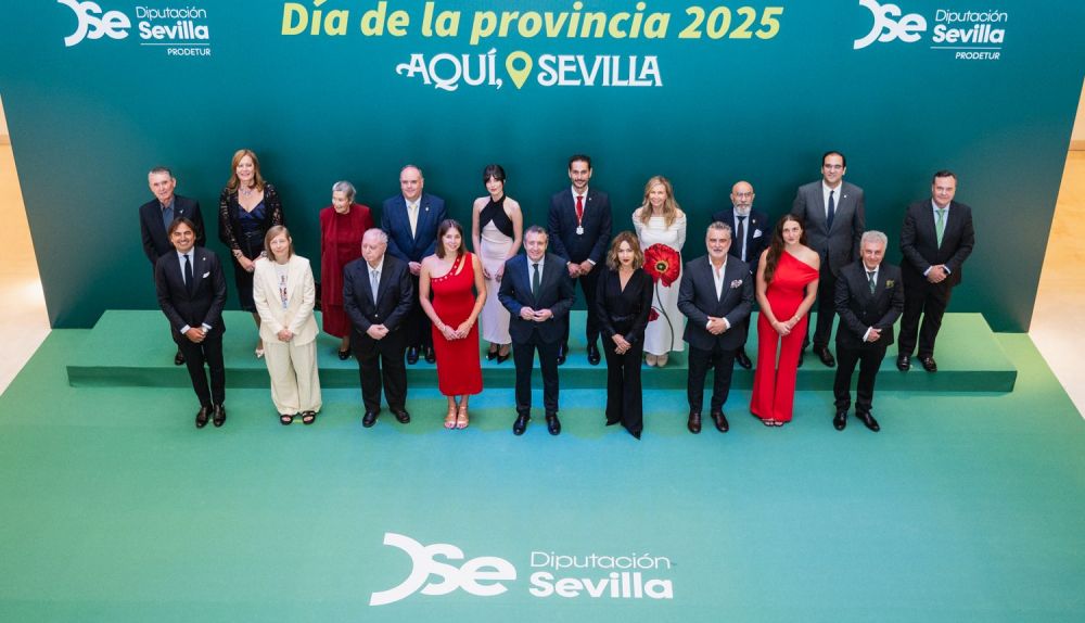 Los premiados, antes del acto.