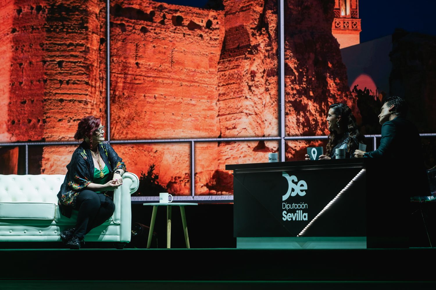 Un encuentro con la premiada en el pasado Clara Grima.