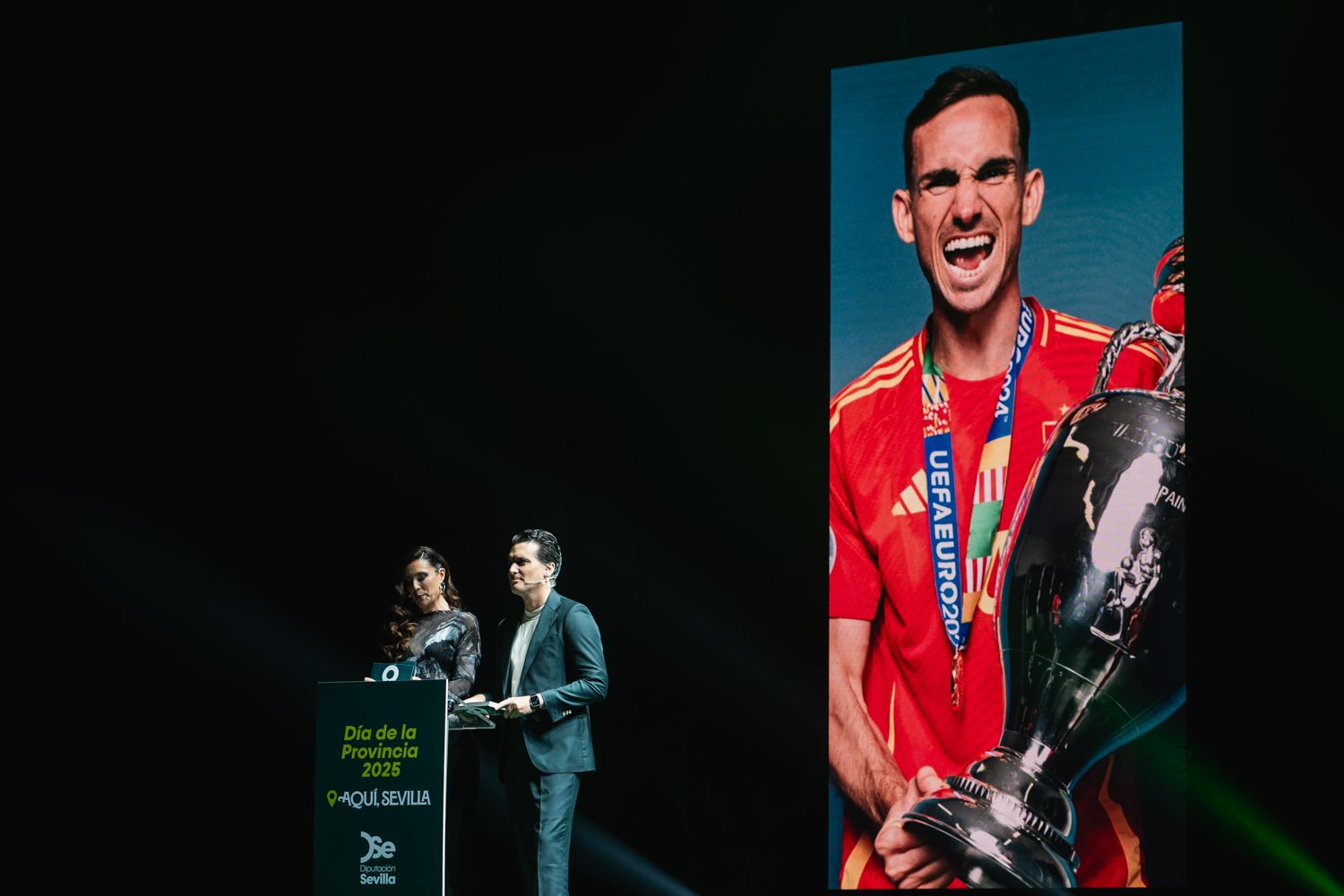 La entrega a Fabián Ruiz, que no pudo acudir por la preparación de la final de la Champions.