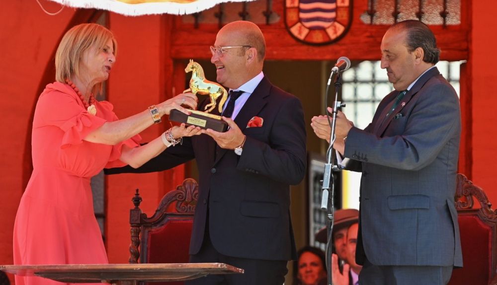 La emotiva entrega del Caballo de Oro 2024 a Francisco Dorantes, en imágenes