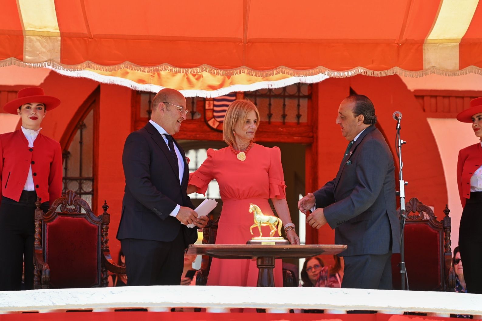 La emotiva entrega del Caballo de Oro 2024 a Francisco Dorantes, en imágenes