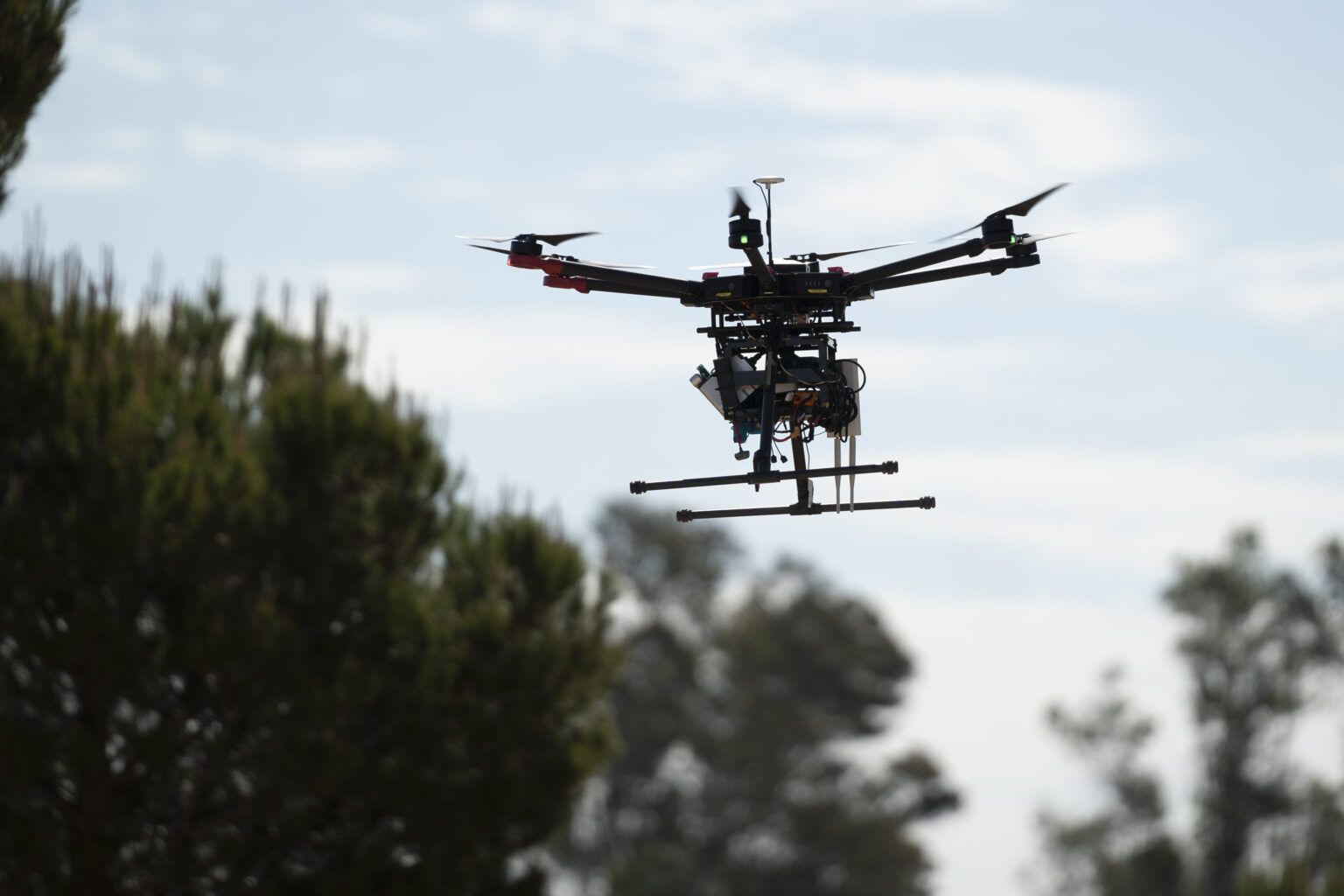 Dron volando por Doñana de la empresa IREC. 