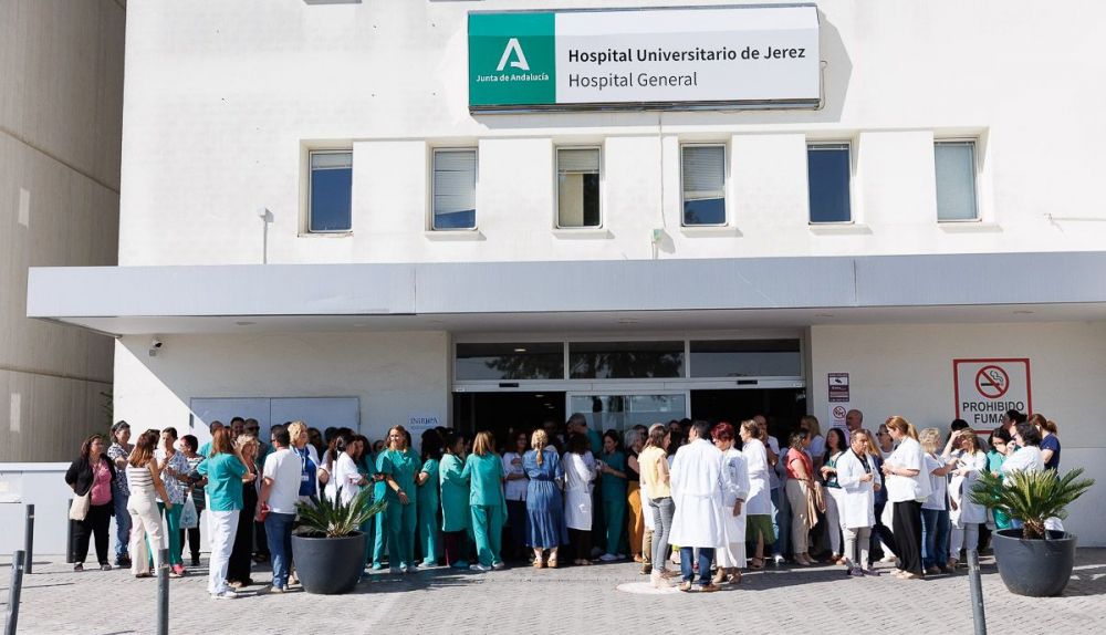Concentración por la agresión sanitaria en Jerez.