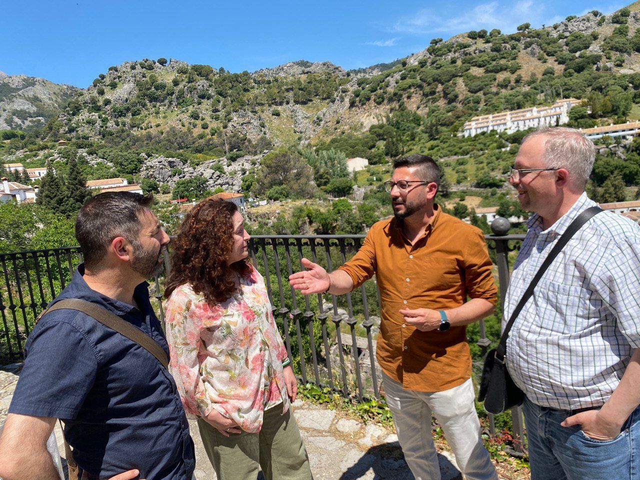 IU preguntará a la Junta de Andalucía por los planes que tiene para las 28 villas turísticas de Grazalema que están cerradas.