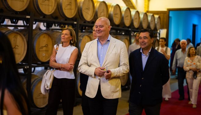 Un paseo por las instalaciones de la bodega en Arcos.